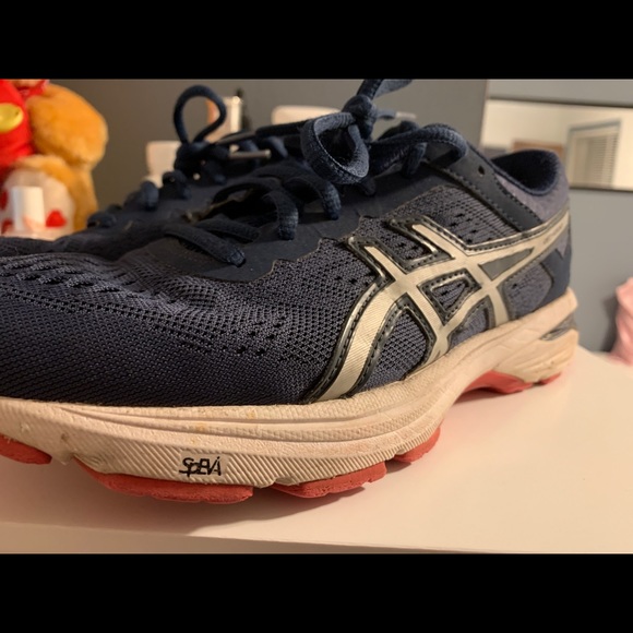 ASICS shoes - Picture 2 of 3